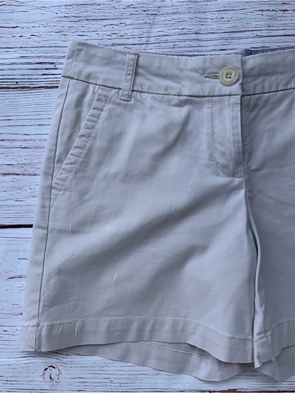 Crown & Ivy Women's Classic Cotton Blend Shorts Light Beige Size 4 - Picture 3 of 4